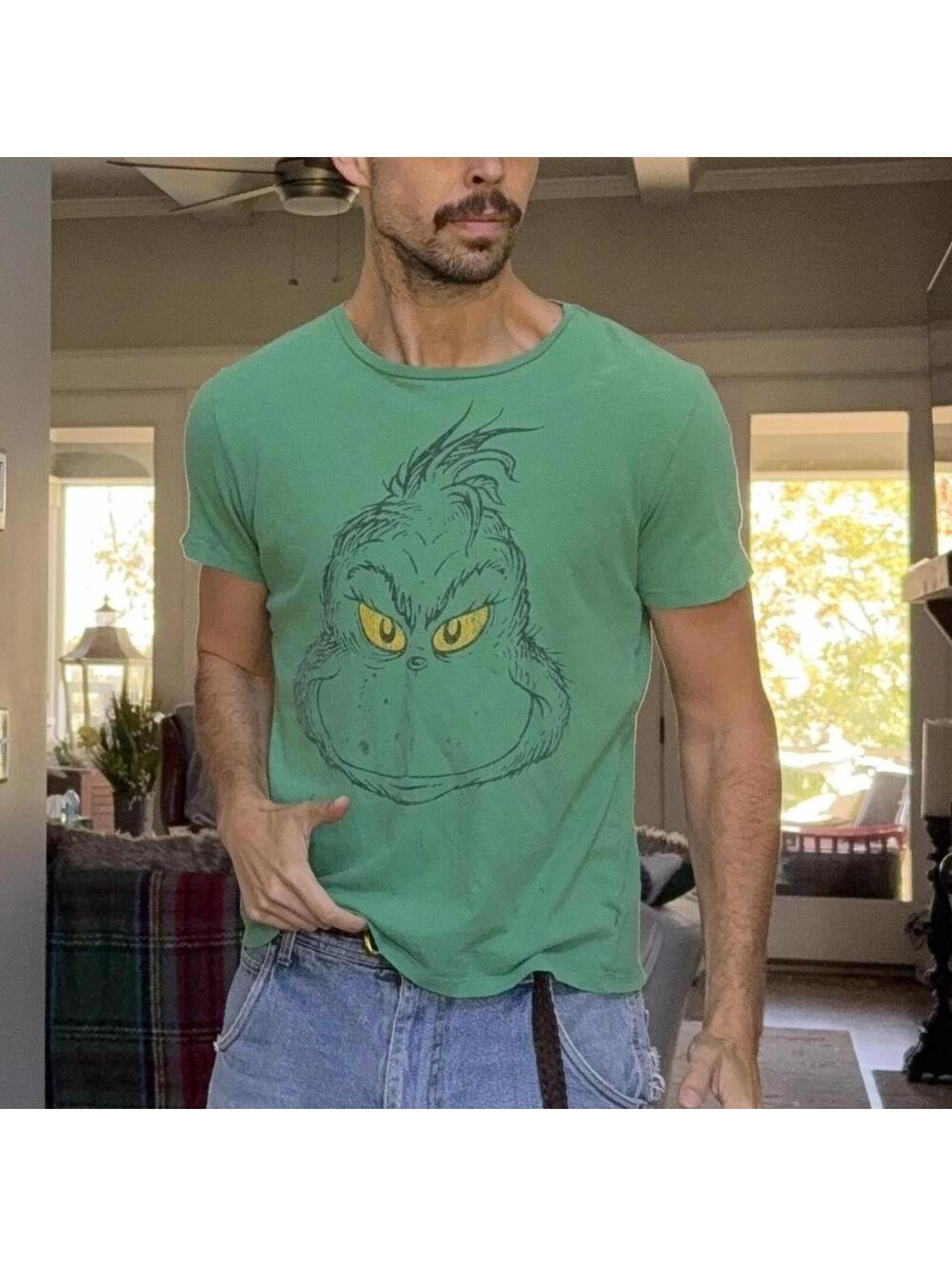 🎄 Vintage Dr. Seuss “Merry Grinchmas” Tee — Distressed Green (Old Navy S)